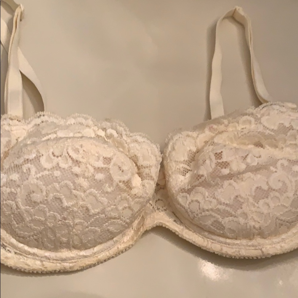 Pretty triumph lace bra